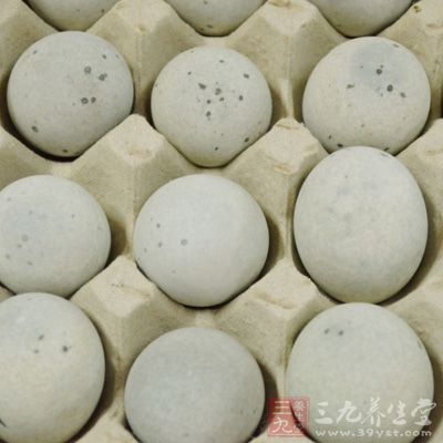 淡藍色青皮鴨蛋基本上是新鴨子產的 淡藍色青皮鴨蛋基本上是新鴨子產的