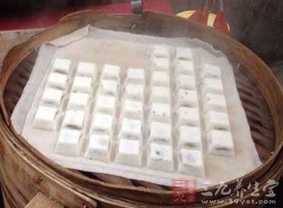 年糕在清水裡浸泡兩個小時