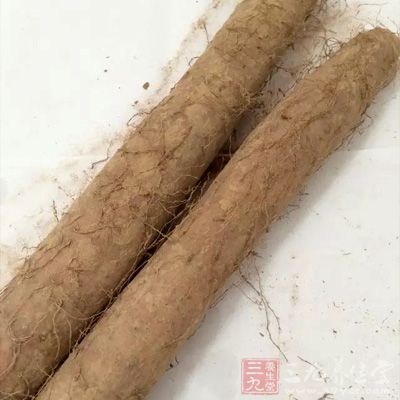可以先將山藥帶皮洗干淨 可以先將山藥帶皮洗干淨