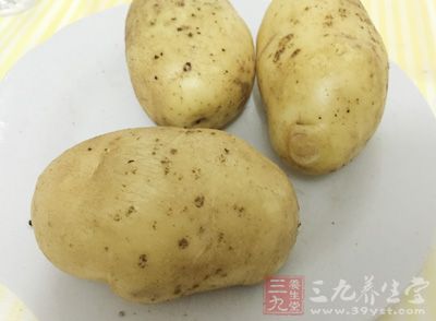 土雞半只,蘑菇8朵,土豆1個,番茄1個,卷心菜4大片,姜片適量,鹽適量 土雞半只,蘑菇8朵,土豆1個,番茄1個,卷心菜4大片,姜片適量,鹽適量