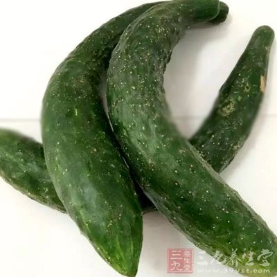 北極蝦仁,小黃瓜,火龍果,腰果,沙拉汁,亞麻籽油 北極蝦仁,小黃瓜,火龍果,腰果,沙拉汁,亞麻籽油