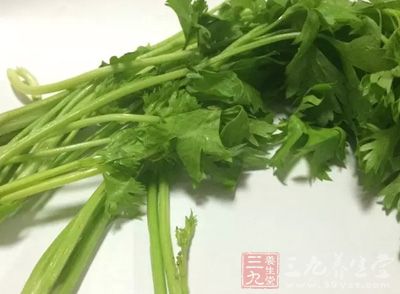 芹菜去葉洗淨 芹菜去葉洗淨