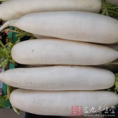 羊腿骨，白蘿卜，竹蔗，茅根，馬蹄，姜片，花椒