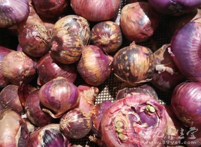 花椒、羊排、洋蔥、錫紙、孜然粉 花椒、羊排、洋蔥、錫紙、孜然粉