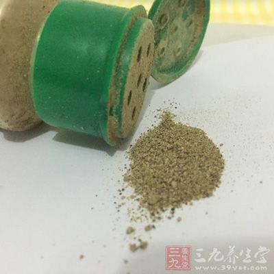 鲷魚,胡椒粉,料酒,鹽,澱粉,西芹,金針菇,泡椒,辣椒,姜蒜片 鲷魚,胡椒粉,料酒,鹽,澱粉,西芹,金針菇,泡椒,辣椒,姜蒜片