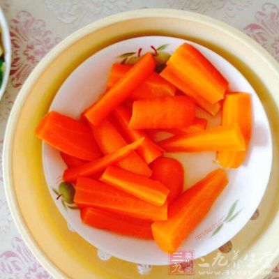 胡蘿卜,土豆,豬脊骨,蔥,姜,料酒,雞精,雞精,鹽 胡蘿卜,土豆,豬脊骨,蔥,姜,料酒,雞精,雞精,鹽