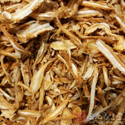 狗肉1500克，茴香15克，當歸50克，桂皮15克