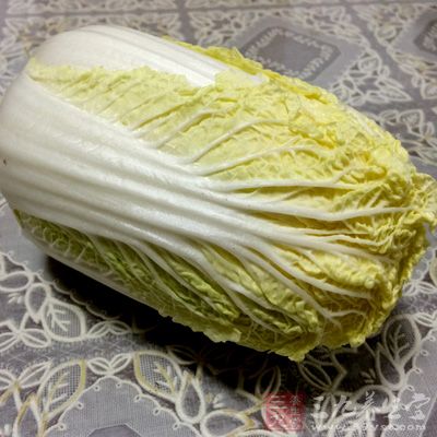 大豆腐(半塊);小白菜(一把);狗肉醬(小半碗);狗肉絲(小半碗);大蔥(半根)