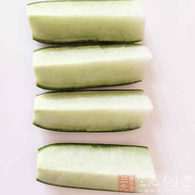 蝦6只、青蘿卜500、食鹽2克、醬油適量、蔥少許、姜少許、料酒適量 蝦6只、青蘿卜500、食鹽2克、醬油適量、蔥少許、姜少許、料酒適量