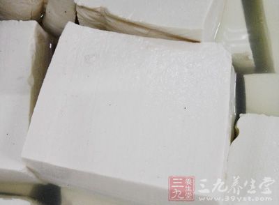 大豆腐(半塊);小白菜(一把);狗肉醬(小半碗);狗肉絲(小半碗);大蔥(半根) 大豆腐(半塊);小白菜(一把);狗肉醬(小半碗);狗肉絲(小半碗);大蔥(半根)