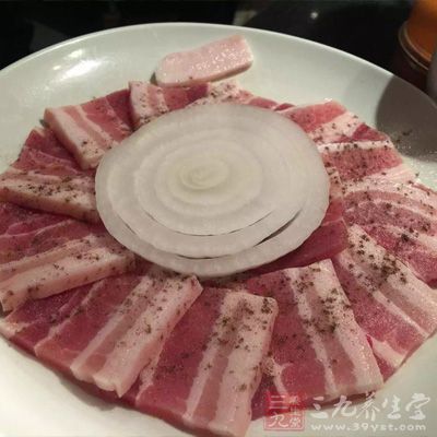 五花肉切片備用 五花肉切片備用
