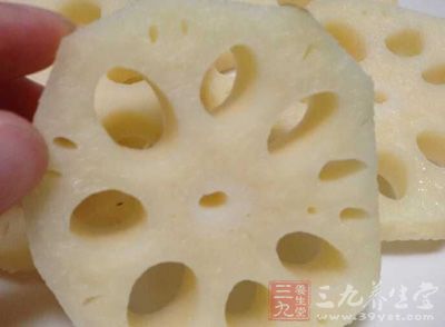 藕一節,蒜蓉辣醬小半瓶,食用油,一點點冷水,鹽,雞精 藕一節,蒜蓉辣醬小半瓶,食用油,一點點冷水,鹽,雞精