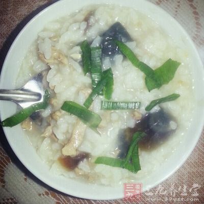 食用前加入油條及香菜、蔥花、胡椒粉即可 食用前加入油條及香菜、蔥花、胡椒粉即可