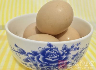 雞蛋150克，益母草30克