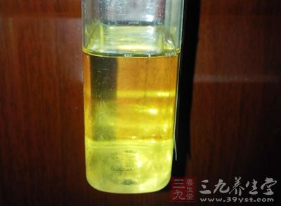 新鮮帶皮狗肉、食用油、八角、桂皮、大蒜籽、青蒜葉、紅辣椒 新鮮帶皮狗肉、食用油、八角、桂皮、大蒜籽、青蒜葉、紅辣椒