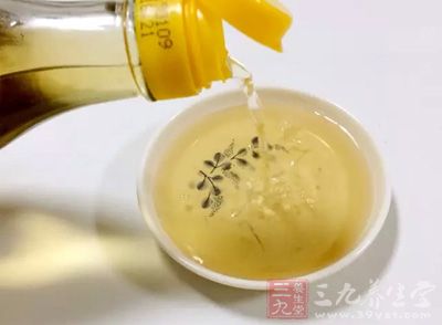 狗肉3500克,黃酒30克,紫蘇子25克,香菜100克 狗肉3500克,黃酒30克,紫蘇子25克,香菜100克