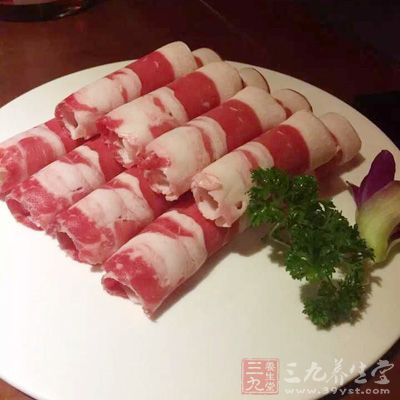 羊肉片1800克，凍豆腐4塊，大白菜1棵