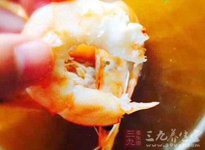 大骨頭、蝦仁、墨魚、魚、澱粉、料酒、鹽、雞精、生抽