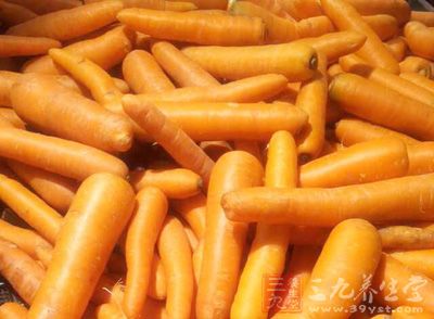 雞中翅,胡蘿卜,蔥,姜,料酒,生抽, 雞中翅,胡蘿卜,蔥,姜,料酒,生抽,