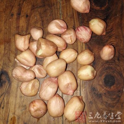 豬尾1條,杜仲30克,淮牛膝60克,花生肉60克,核桃肉50克,蜜棗5個 豬尾1條,杜仲30克,淮牛膝60克,花生肉60克,核桃肉50克,蜜棗5個