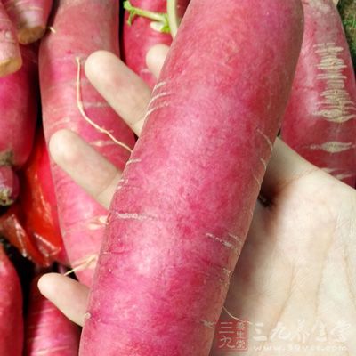 牛尾500公克,西芹粒100公克,紅蘿卜150公克,馬鈴薯150公克 牛尾500公克,西芹粒100公克,紅蘿卜150公克,馬鈴薯150公克