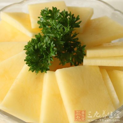 水開後放入土豆片,煮熟,即可關火 水開後放入土豆片,煮熟,即可關火