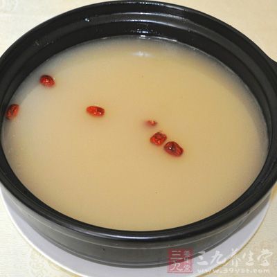 酸菜口感脆嫩,色澤鮮亮,香氣撲鼻 酸菜口感脆嫩,色澤鮮亮,香氣撲鼻