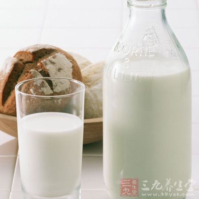 富含了非常多蛋白質的牛奶,無論何時都是增加營養和增強免疫力的首選 富含了非常多蛋白質的牛奶,無論何時都是增加營養和增強免疫力的首選