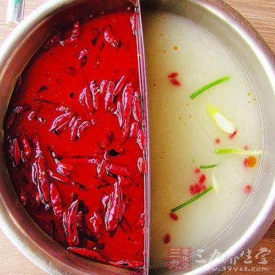 冬季孕婦忌吃火鍋,偶爾食用時,一定要將肉片炖熟煮透 冬季孕婦忌吃火鍋,偶爾食用時,一定要將肉片炖熟煮透