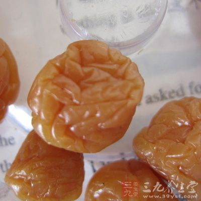 梅子內含蘋果酸、琥珀酸等,有顯著的抗菌作用,對感冒也有一定效果 梅子內含蘋果酸、琥珀酸等,有顯著的抗菌作用,對感冒也有一定效果