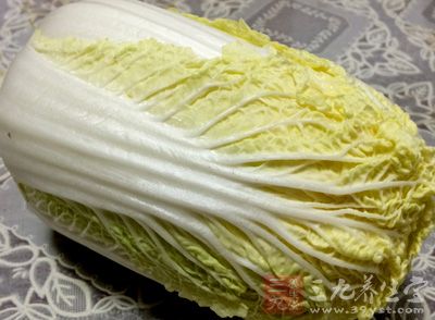 大白菜(350克)、干辣椒(10只)、蒜末(半湯匙) 大白菜(350克)、干辣椒(10只)、蒜末(半湯匙)