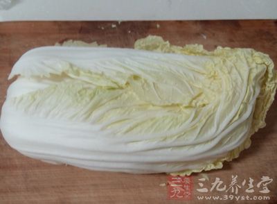豬肉500克，大白菜450克，餃子皮，水250ml