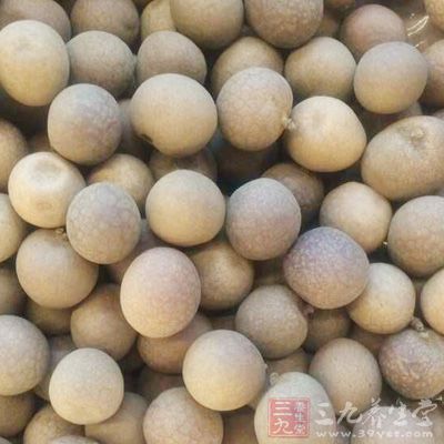 番鴨塊適量，白果20顆，桂圓干8個，枸杞1把，新鮮橘子1個