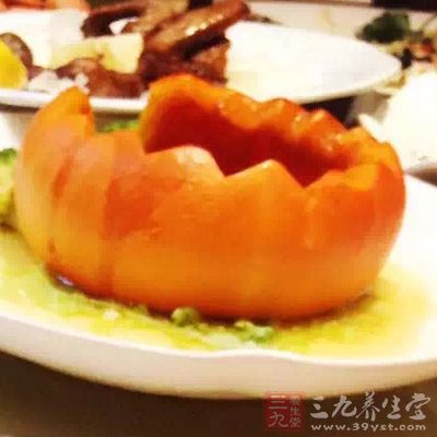 小南瓜稍稍修飾成南瓜盅