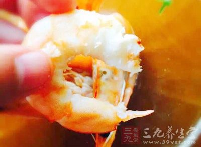 鮮蝦,粉絲,洋蔥,小蔥,姜,料酒,生抽,蚝油,糖 鮮蝦,粉絲,洋蔥,小蔥,姜,料酒,生抽,蚝油,糖