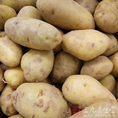 淡菜200公克,馬鈴薯400公克,西芹菜100公克 淡菜200公克,馬鈴薯400公克,西芹菜100公克
