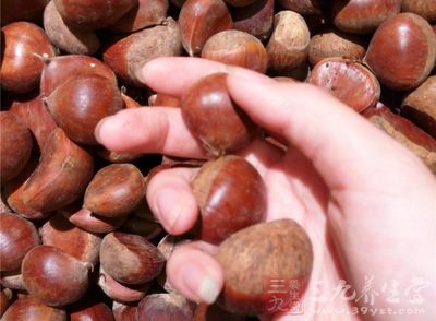 材料：栗子，鹽，糖