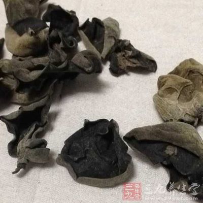 黑木耳,剁椒醬,干腐皮,香蔥,大蒜,姜,醋,黑胡椒粉,白糖,白芝麻 黑木耳,剁椒醬,干腐皮,香蔥,大蒜,姜,醋,黑胡椒粉,白糖,白芝麻