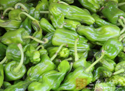 木耳,香菜,青椒,鹽,醬油,蒜,糖,雞精,醋 木耳,香菜,青椒,鹽,醬油,蒜,糖,雞精,醋