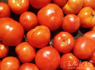 西紅柿300克,洋蔥半個,大蒜4粒,番茄沙司2湯匙 西紅柿300克,洋蔥半個,大蒜4粒,番茄沙司2湯匙