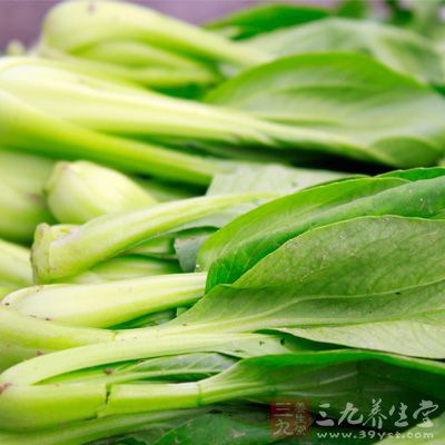 白菜250克，木耳(水發後)100克，蔥，姜，蒜各10克