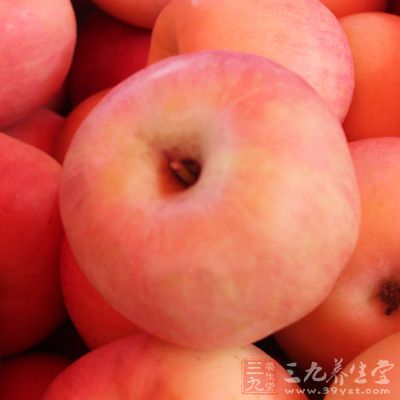 常吃蘋果能夠中和掉人體的超量的酸性物質