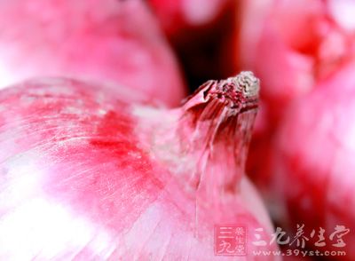 紅椒1/4個、洋蔥半個、馬蘇裡拉芝士80g 紅椒1/4個、洋蔥半個、馬蘇裡拉芝士80g