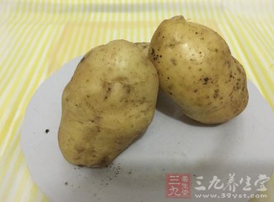 適量的土豆約250克 適量的土豆約250克