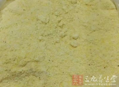低粉40克，蛋黃2個，全蛋1個