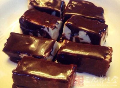 現磨煮咖啡250ML,鮮奶油250克,巧克力威化1盒,咖啡豆 現磨煮咖啡250ML,鮮奶油250克,巧克力威化1盒,咖啡豆