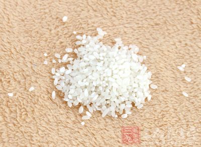 大米100克，青豆100克，香菇3個，大蝦3只