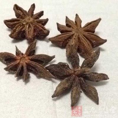 骨豬前肘一只,冰糖半小碗,老抽半小碗,黃酒半小碗,蔥1根,姜1塊,鹽適量,花椒1小撮,八角4粒 骨豬前肘一只,冰糖半小碗,老抽半小碗,黃酒半小碗,蔥1根,姜1塊,鹽適量,花椒1小撮,八角4粒