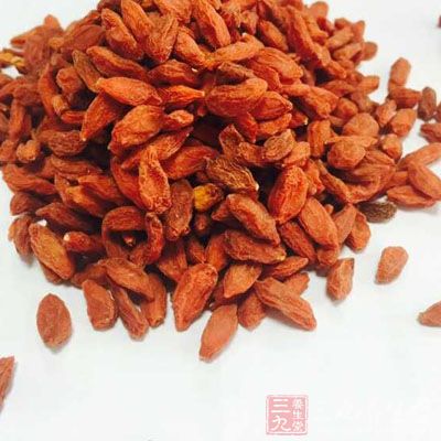 因為枸杞屬於一沾水一會兒就會變軟的食材