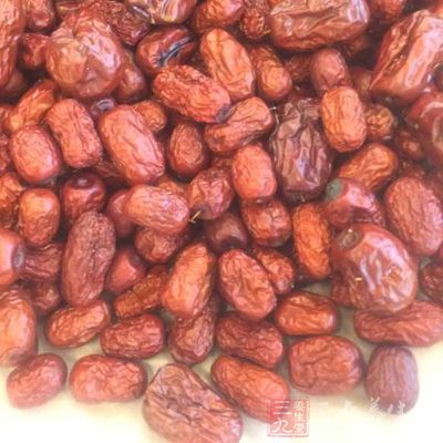 烏雞250g,花膠30g(泡發之前的重量),紅棗5顆,玉竹5g,杞子10g 烏雞250g,花膠30g(泡發之前的重量),紅棗5顆,玉竹5g,杞子10g